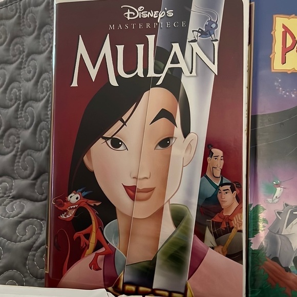 Walt Disney Lot of 5 VHS Tapes Mulan Pocahontas, chicken run - Picture 2 of 7